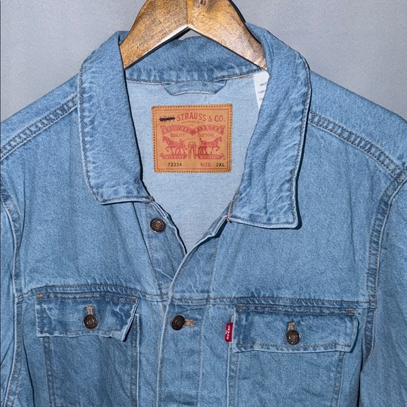 Levi's Trucker Jacket NWOT Light Wash Denim Jacket Men 2XL Vintage 90s Classic - Picture 2 of 12